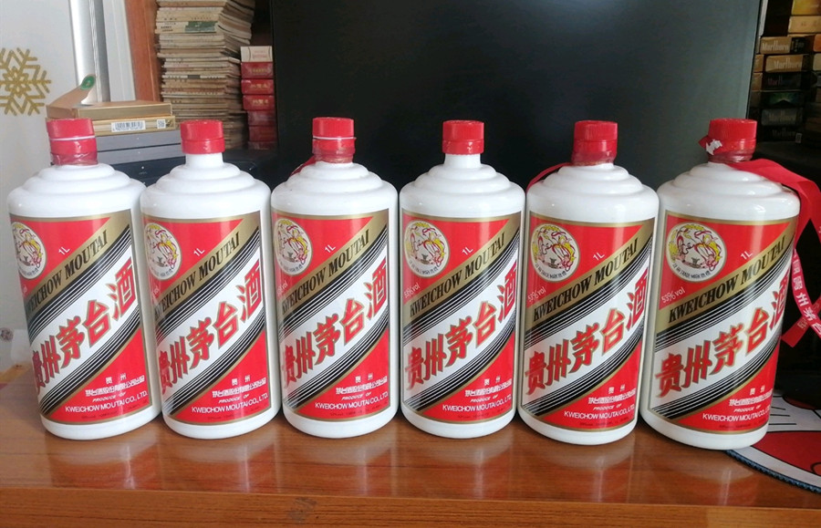 准备寄往澳洲的六瓶茅台酒